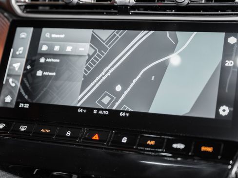 Used 2025 Aston Martin Vanquish image 25