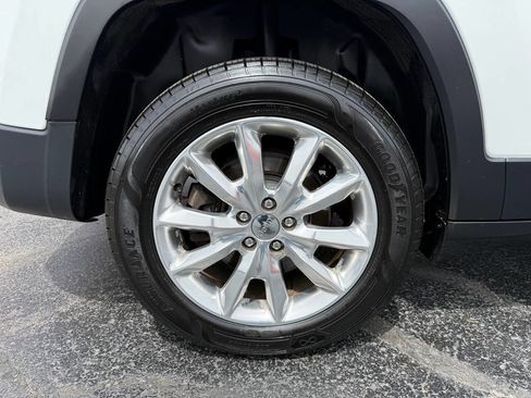Used 2015 Jeep Cherokee Limited w/ Trailer Tow Group AWD/4WD image 9