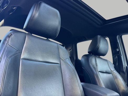 Used 2021 Toyota Tacoma TRD Off-Road w/ TRD Premium Off Road Package AWD/4WD image 15