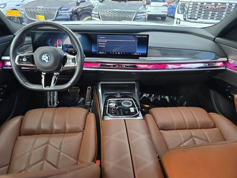 Used 2024 BMW i7 xDrive60 image 10