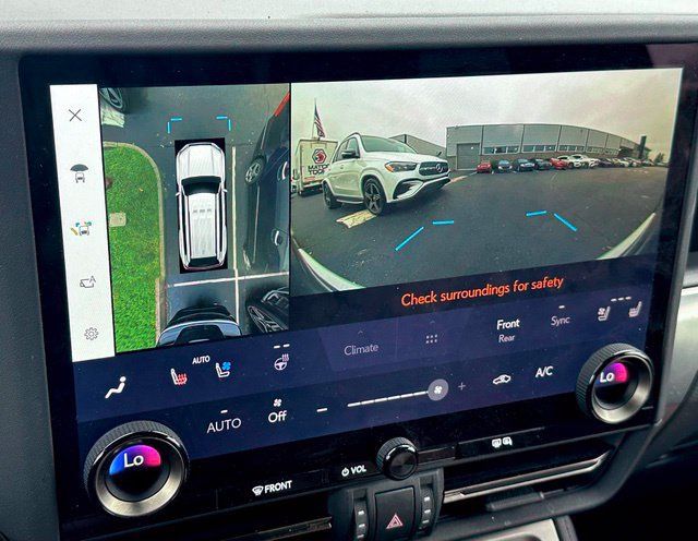 Used 2024 Lexus GX 550 w/ Accessory Package (31) AWD/4WD image 28