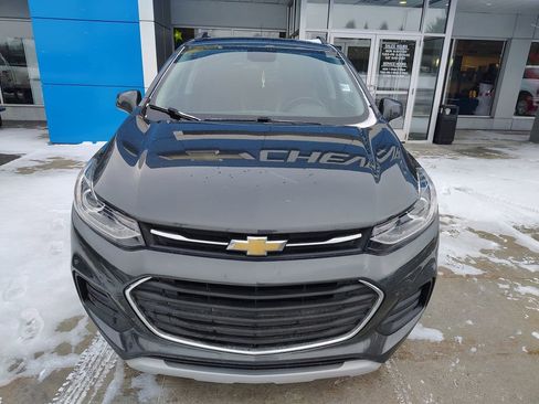 Used 2018 Chevrolet Trax LT w/ LT Convenience Package image 2