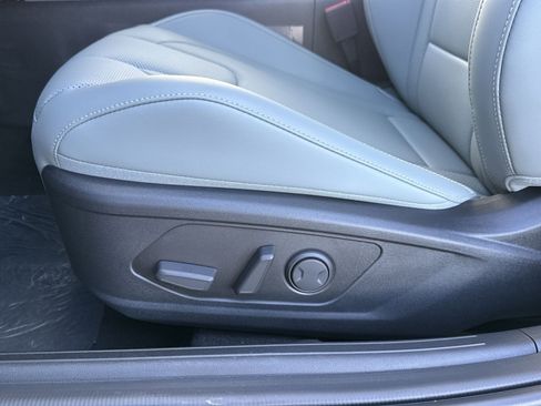 New 2025 Hyundai Elantra Limited image 14