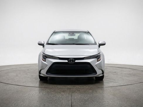 Used 2025 Toyota Corolla LE FWD image 2