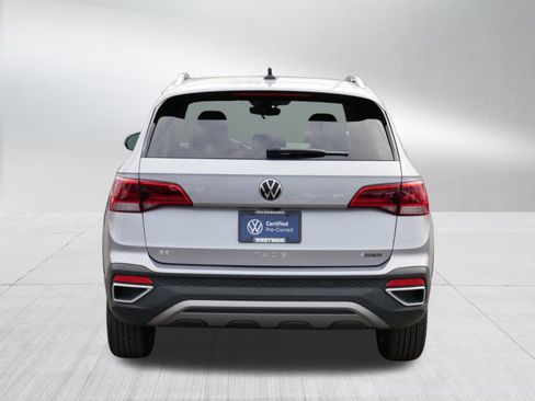 Certified 2024 Volkswagen Taos SE w/ Panoramic Sunroof Package image 6