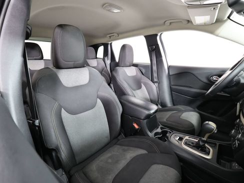 Used 2014 Jeep Cherokee Latitude FWD image 24
