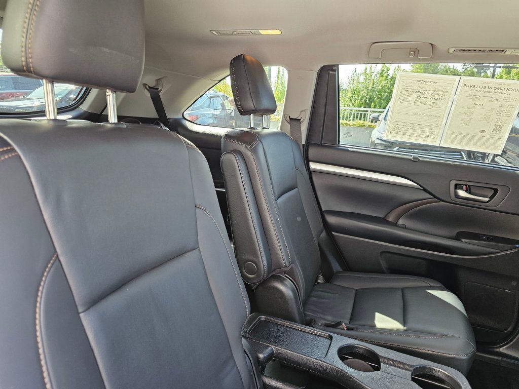 Used 2019 Toyota Highlander XLE AWD/4WD image 13
