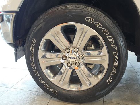 Used 2019 Ford F150 XLT w/ Equipment Group 302A Luxury AWD/4WD image 14