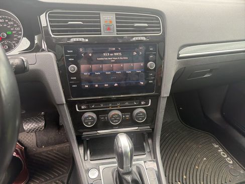 Used 2018 Volkswagen Golf SEL FWD image 16