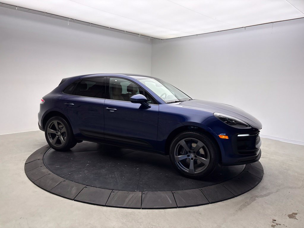 Certified 2026 Porsche Macan AWD/4WD image 9