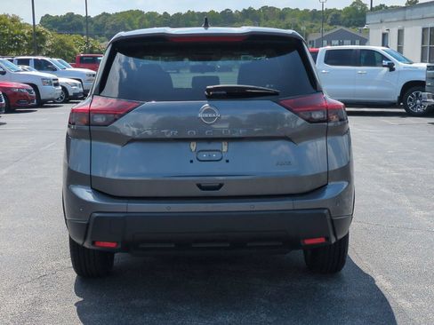 Used 2024 Nissan Rogue S AWD/4WD image 9