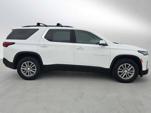 Used 2023 Chevrolet Traverse LT FWD image 2