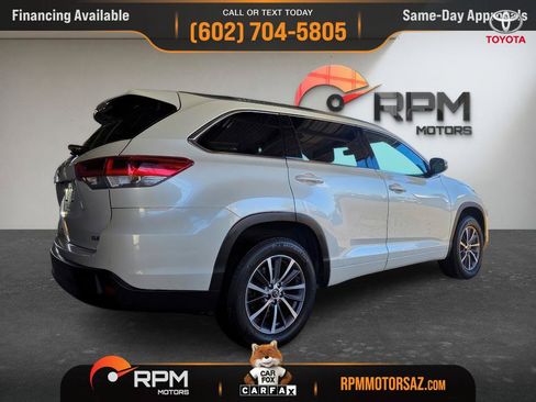 Used 2017 Toyota Highlander XLE w/ Carpet Mat Package FWD image 24