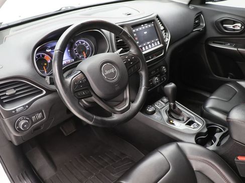 Used 2019 Jeep Cherokee Trailhawk w/ Cold Weather Group image 13