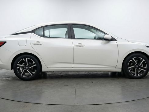Used 2025 Nissan Sentra SV FWD image 11