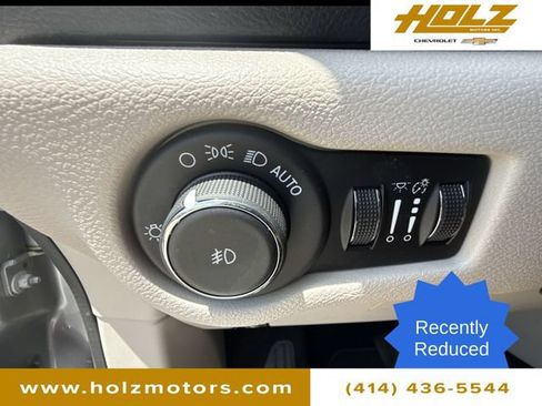 Used 2020 Chrysler Pacifica Touring FWD image 17