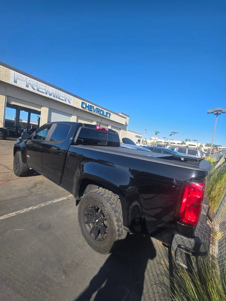 Used 2018 Chevrolet Colorado Z71 w/ Z71 Midnight Edition AWD/4WD image 3