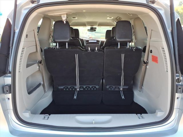 Used 2024 Chrysler Pacifica Touring-L FWD image 8