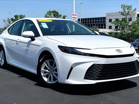 Used 2025 Toyota Camry LE w/ Convenience Package AWD/4WD image 2