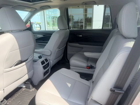 Used 2022 Honda Pilot Touring image 13