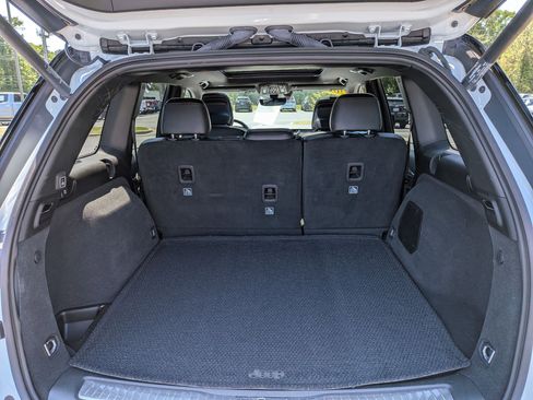 Certified 2025 Jeep Grand Cherokee Summit AWD/4WD image 19
