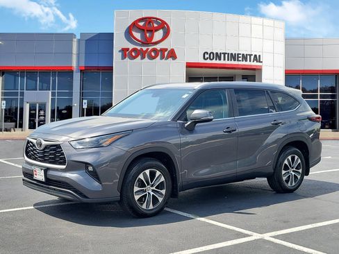 Certified 2025 Toyota Highlander XLE AWD/4WD image 3