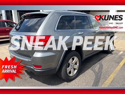 Used 2011 Jeep Grand Cherokee Limited w/ Trailer Tow Group IV AWD/4WD image 3