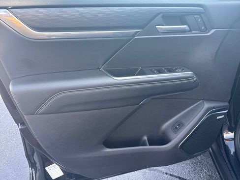Used 2026 GMC Acadia Elevation w/ Elevation Premium Package FWD image 22