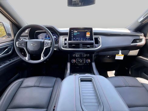 Used 2024 Chevrolet Suburban RST RWD image 15