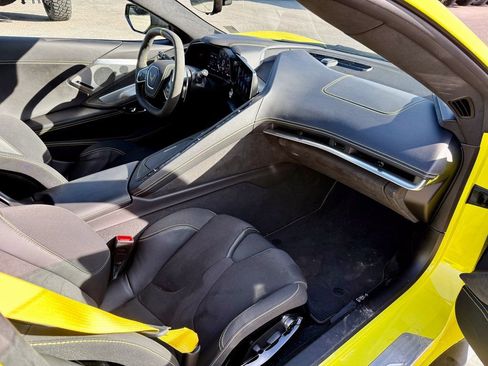 Used 2021 Chevrolet Corvette Stingray w/ Z51 Performance Package image 14