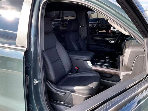 Used 2025 Chevrolet Silverado 1500 LT Trail Boss w/ Convenience Package II image 7