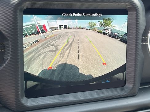 Used 2023 Jeep Wrangler Unlimited Sahara w/ Cold Weather Group AWD/4WD image 26