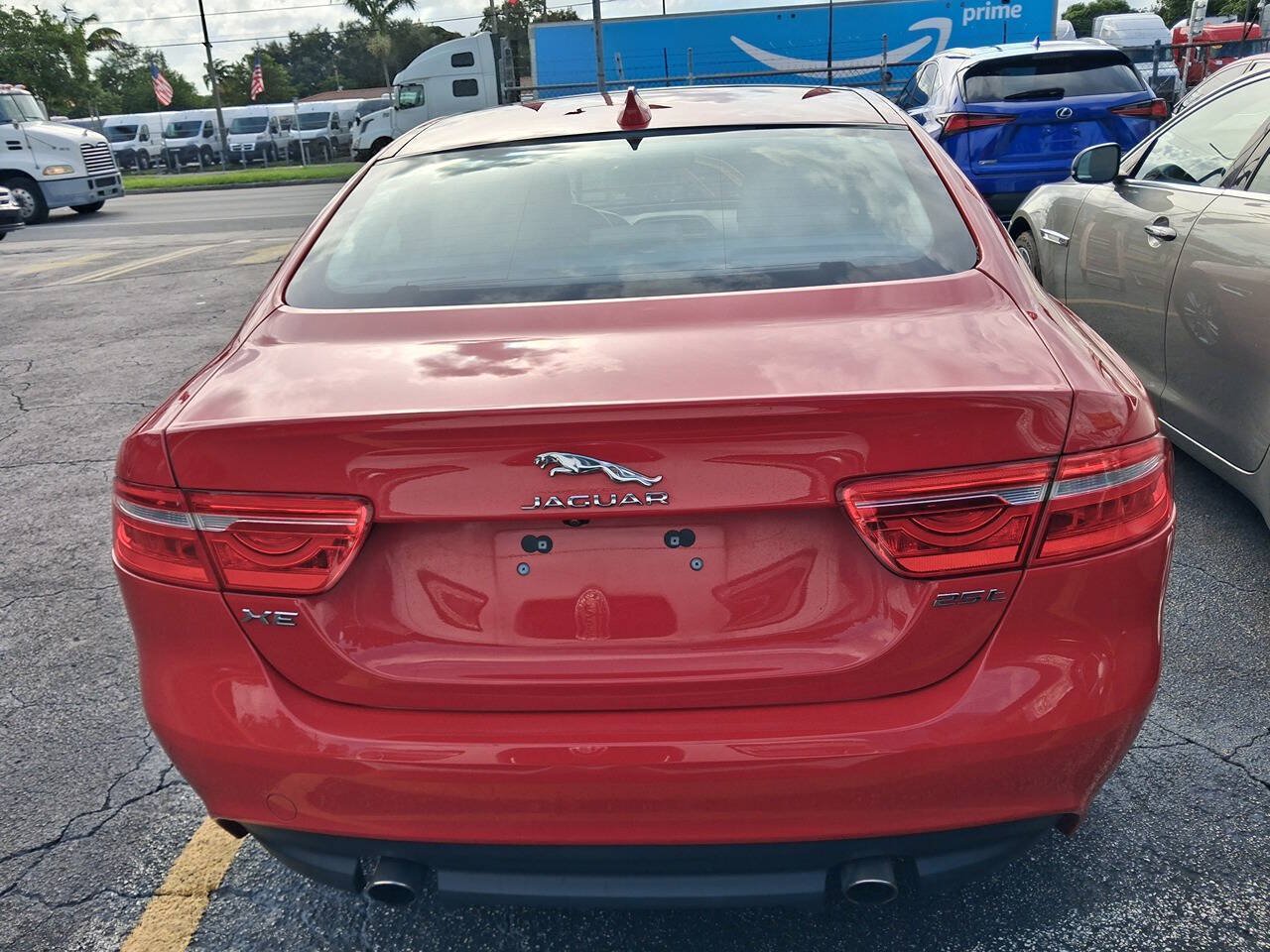 Used 2019 Jaguar XE Premium RWD image 3