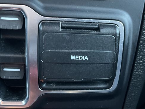 Used 2020 Jeep Wrangler Unlimited Sahara image 7