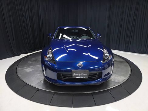 Used 2020 Nissan 370Z NISMO RWD image 8