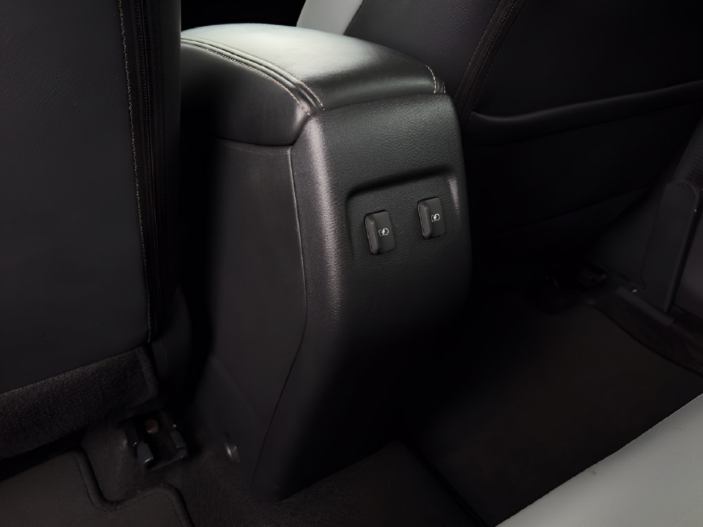 Certified 2024 Nissan Kicks SR w/ SR Premium Package FWD image 19