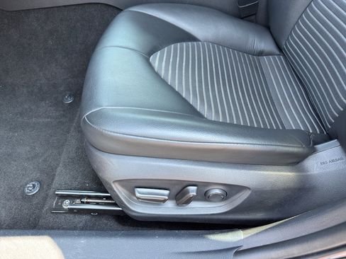 Used 2023 Toyota Camry SE image 12