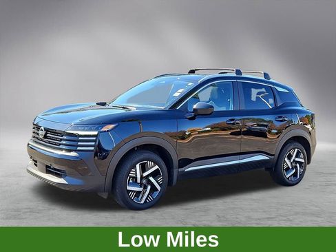 Used 2025 Nissan Kicks SV w/ SV Premium Package image 3