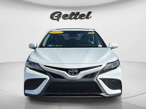 Used 2022 Toyota Camry SE w/ Convenience Package FWD image 2