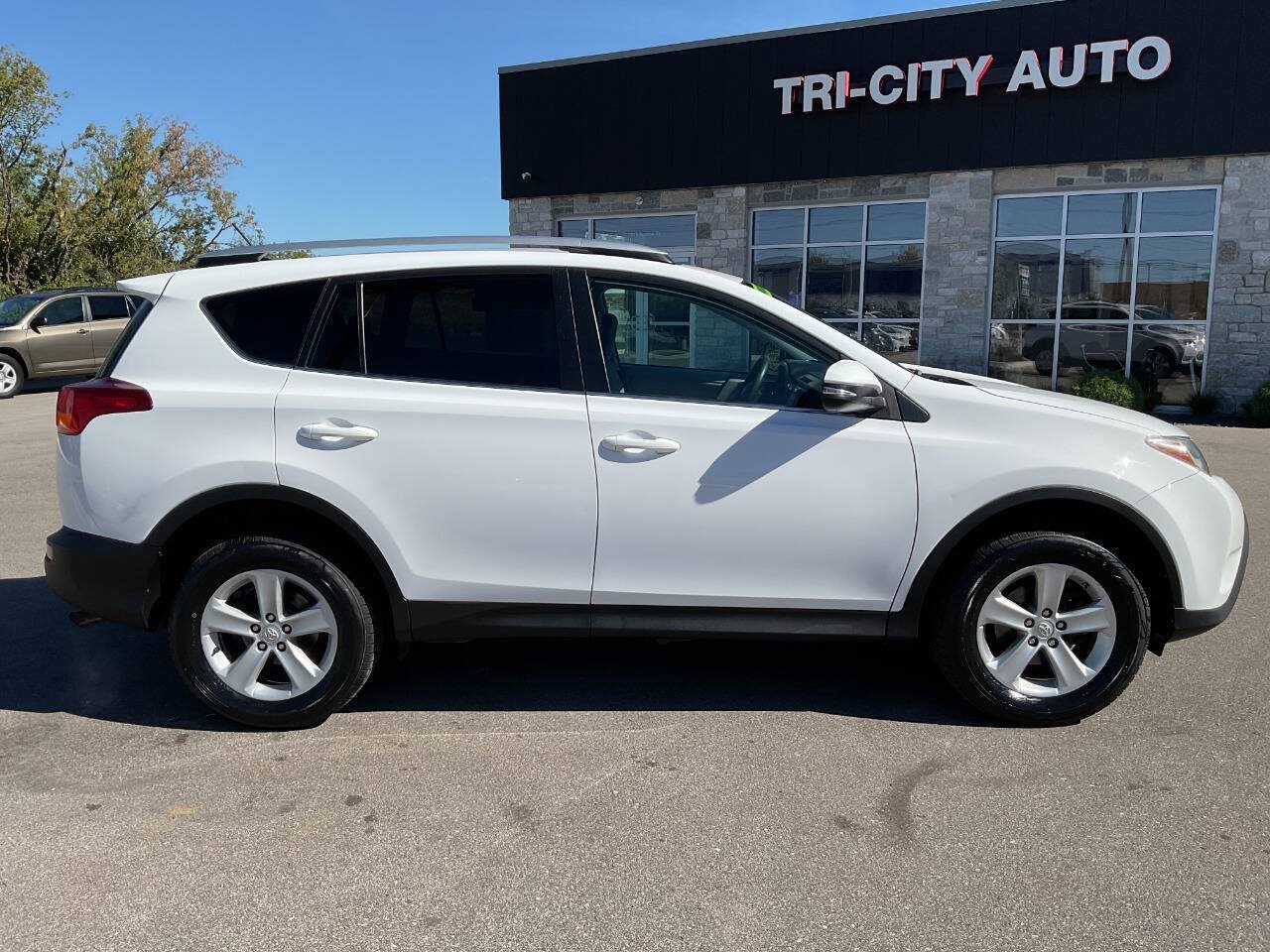 Used 2013 Toyota RAV4 XLE AWD/4WD image 9