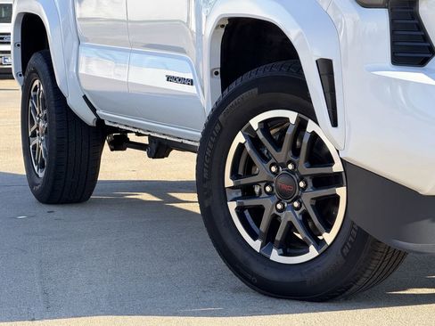 Used 2024 Toyota Tacoma TRD Sport image 12