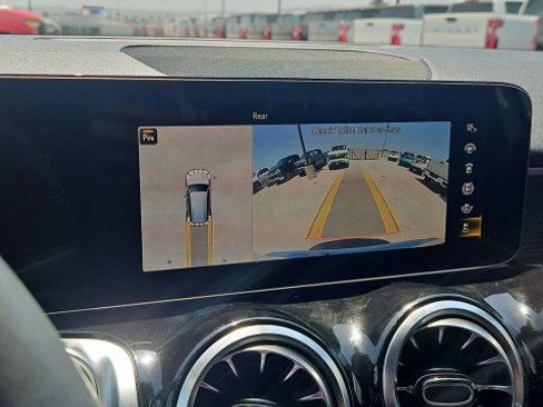 Used 2023 Mercedes-Benz GLB 250 image 14