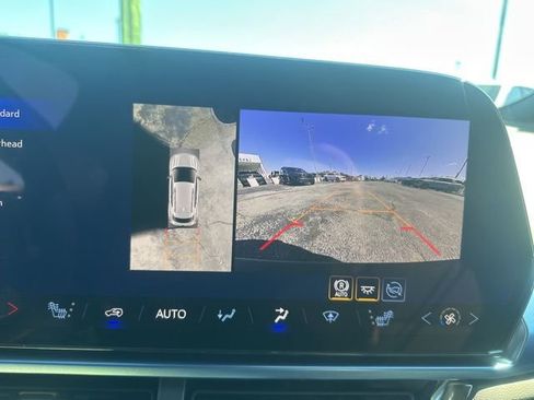 New 2026 Chevrolet Equinox EV LT image 24