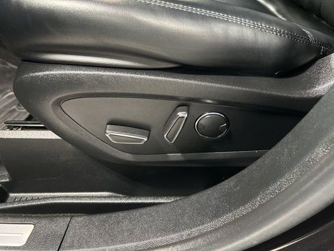 Used 2019 Lincoln Nautilus Select AWD/4WD image 11