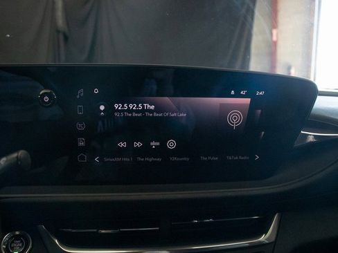 Used 2024 Buick Envista Preferred w/ Advanced Safety Package image 32