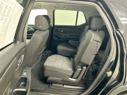 Used 2021 Chevrolet Traverse LT w/ LPO, Blackout Package image 19