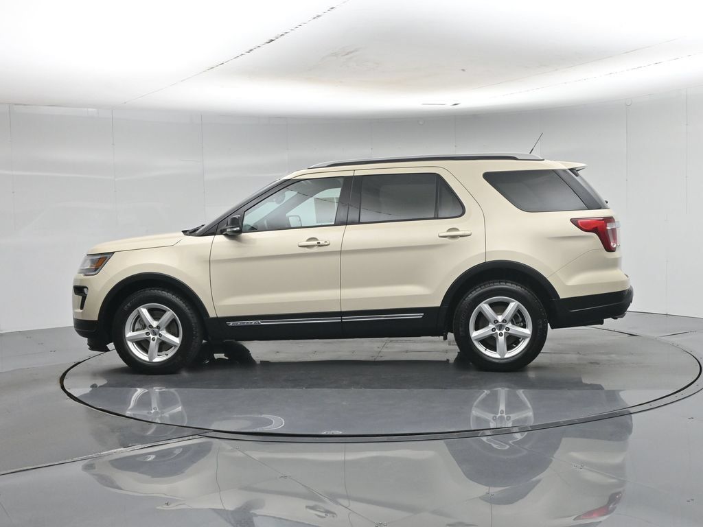 Certified 2018 Ford Explorer XLT w/ Equipment Group 201A FWD image 34