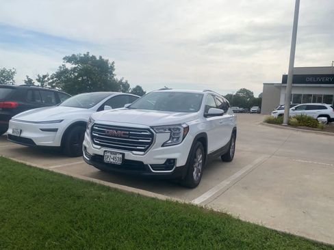 Used 2022 GMC Terrain SLT w/ Tech Package FWD image 1