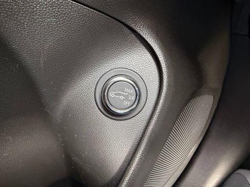 Used 2020 Buick Encore GX Essence w/ Experience Buick Package FWD image 32