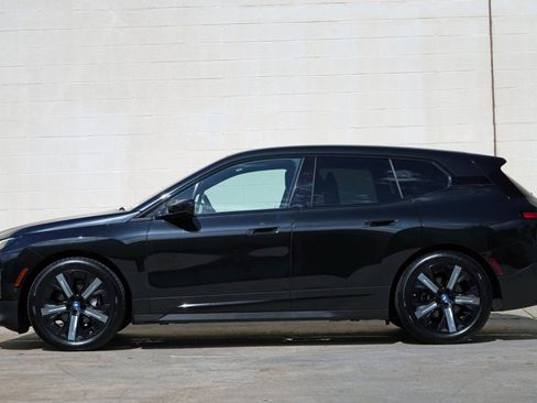 Used 2022 BMW iX xDrive50 w/ Premium Package AWD/4WD image 8
